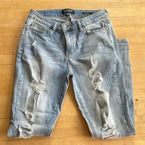 Judy Blue ripped leg skinny jean